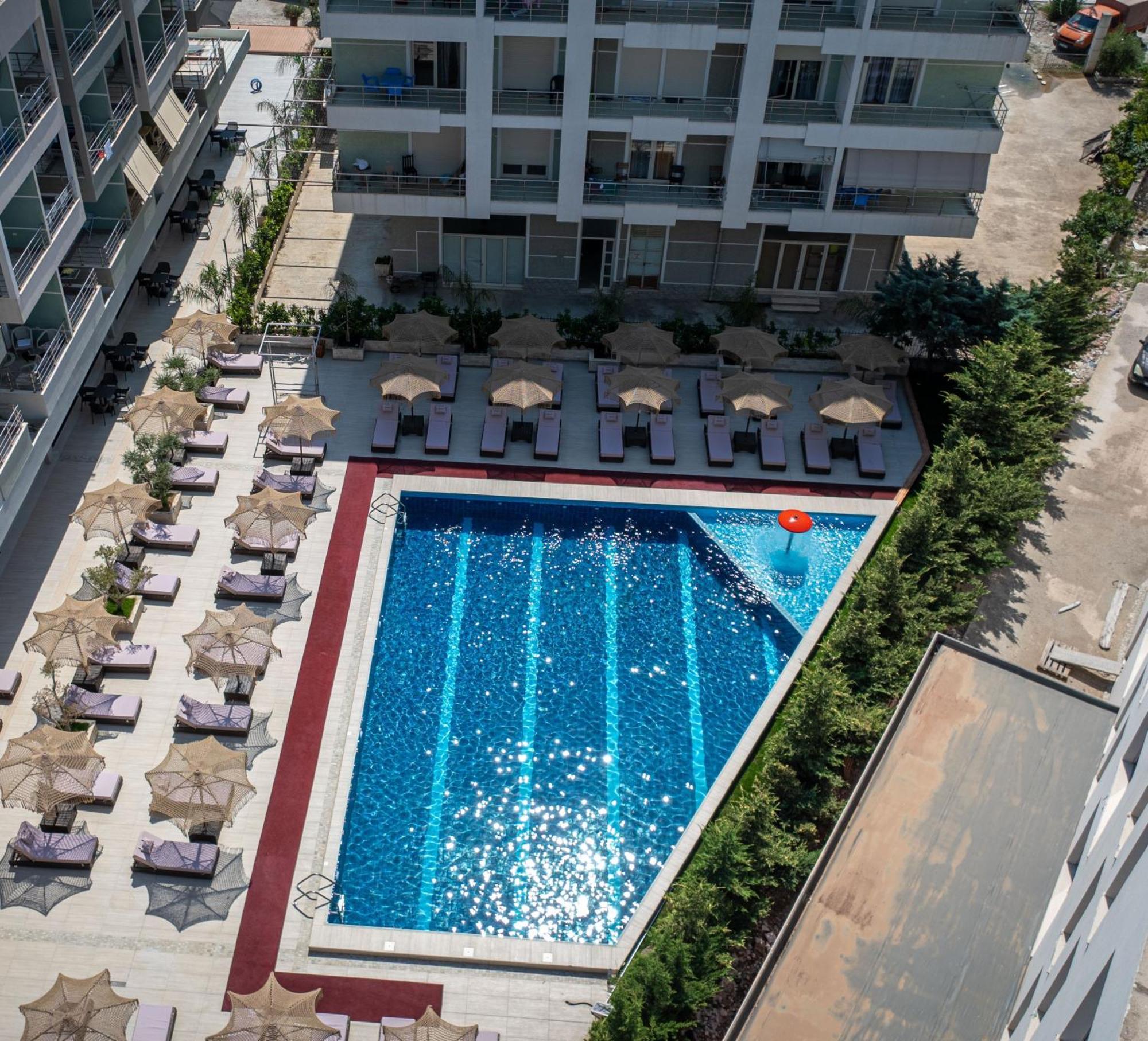 Radhimë Gest Hotel מראה חיצוני תמונה