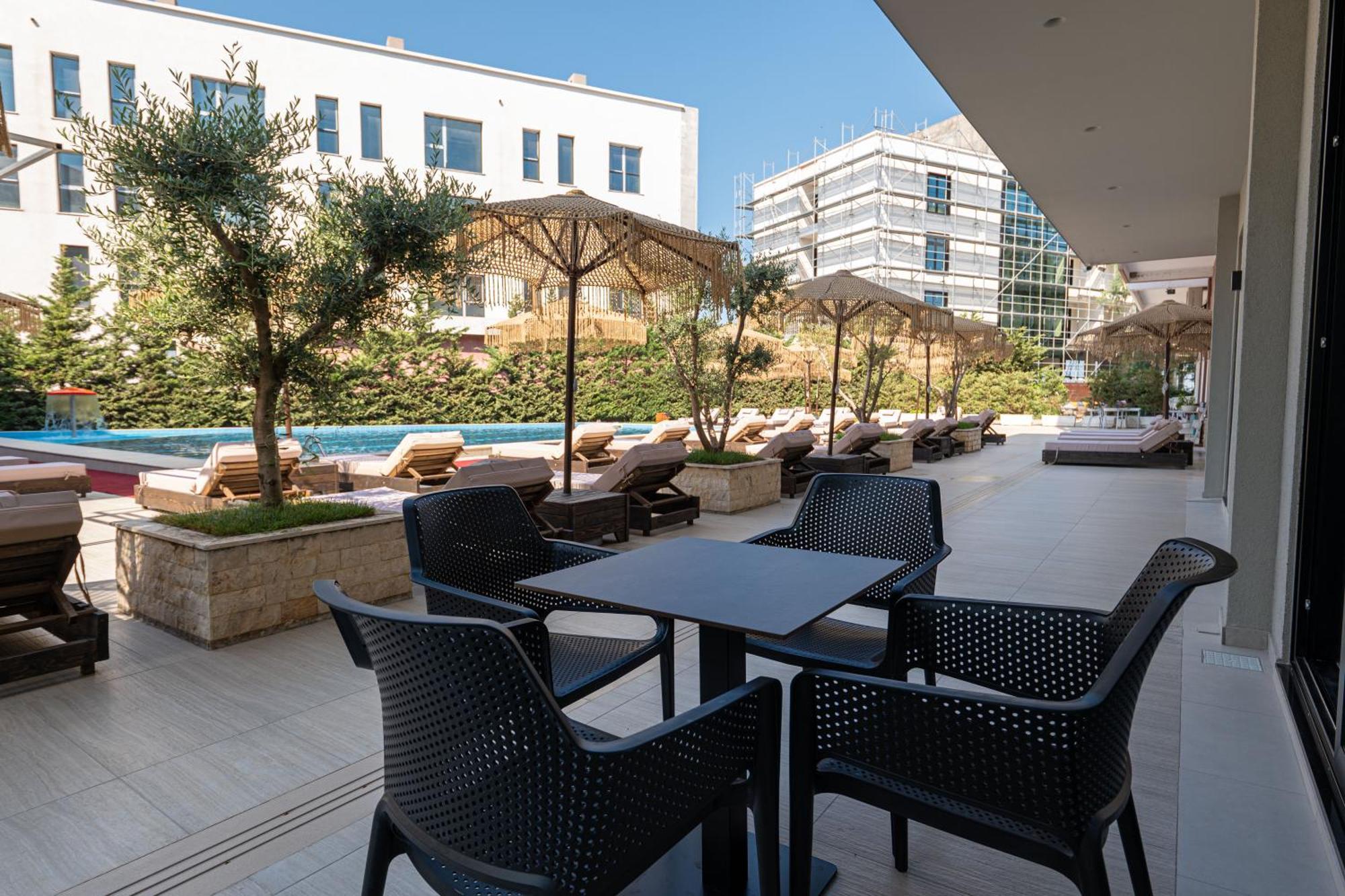 Radhimë Gest Hotel מראה חיצוני תמונה