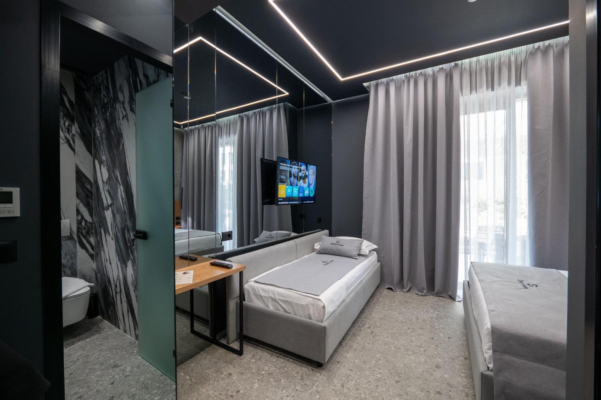 Radhimë Gest Hotel מראה חיצוני תמונה