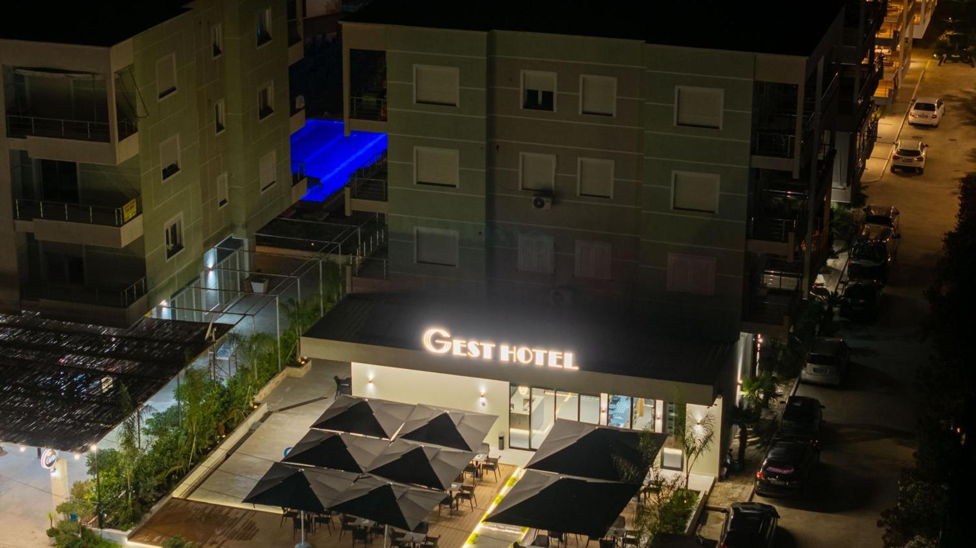 Radhimë Gest Hotel מראה חיצוני תמונה