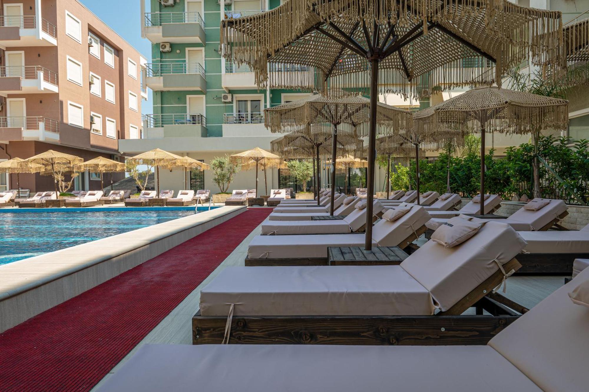 Radhimë Gest Hotel מראה חיצוני תמונה