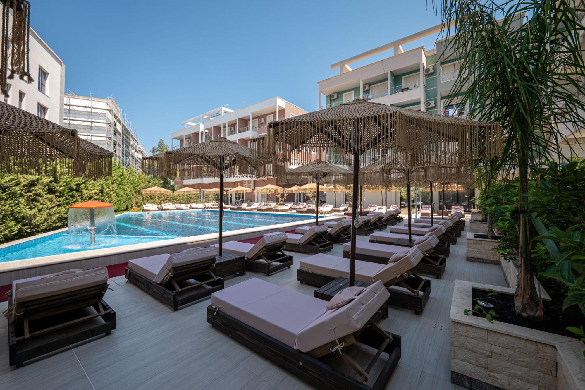 Radhimë Gest Hotel מראה חיצוני תמונה