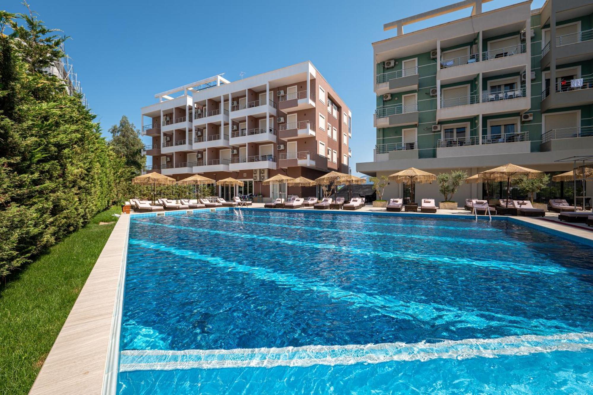 Radhimë Gest Hotel מראה חיצוני תמונה